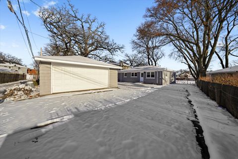 Tiny photo for 9624 W Shore Drive, Oak Lawn, IL 60453 (MLS # 12508116)