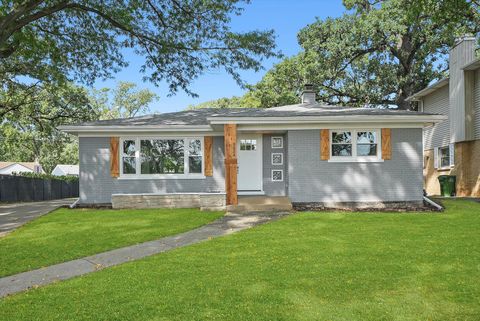 Tiny photo for 9624 W Shore Drive, Oak Lawn, IL 60453 (MLS # 12508116)