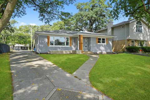 Tiny photo for 9624 W Shore Drive, Oak Lawn, IL 60453 (MLS # 12508116)