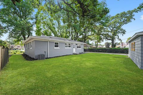 Tiny photo for 9624 W Shore Drive, Oak Lawn, IL 60453 (MLS # 12508116)