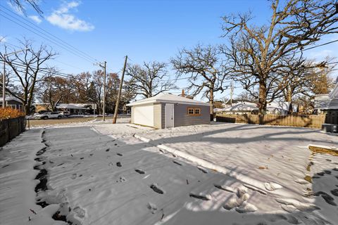 Tiny photo for 9624 W Shore Drive, Oak Lawn, IL 60453 (MLS # 12508116)