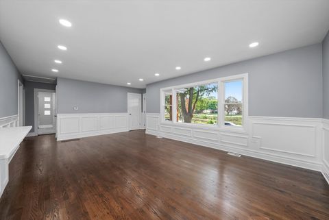 Tiny photo for 9624 W Shore Drive, Oak Lawn, IL 60453 (MLS # 12508116)