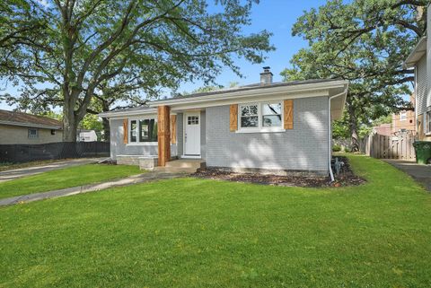 Tiny photo for 9624 W Shore Drive, Oak Lawn, IL 60453 (MLS # 12508116)