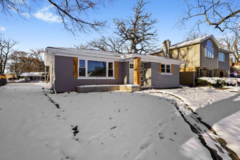 Tiny photo for 9624 W Shore Drive, Oak Lawn, IL 60453 (MLS # 12508116)