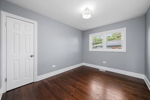 Tiny photo for 9624 W Shore Drive, Oak Lawn, IL 60453 (MLS # 12508116)