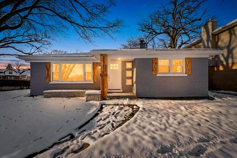 Tiny photo for 9624 W Shore Drive, Oak Lawn, IL 60453 (MLS # 12508116)