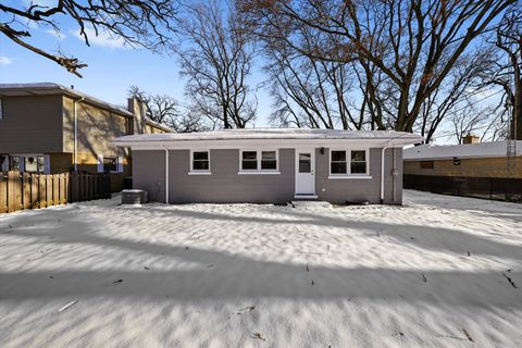 Tiny photo for 9624 W Shore Drive, Oak Lawn, IL 60453 (MLS # 12508116)