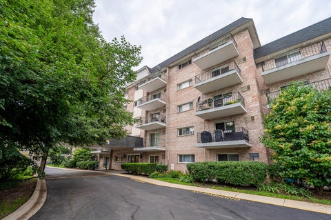 Photo of 1000 S Lorraine Road #411, Wheaton, IL 60189 (MLS # 12683658)
