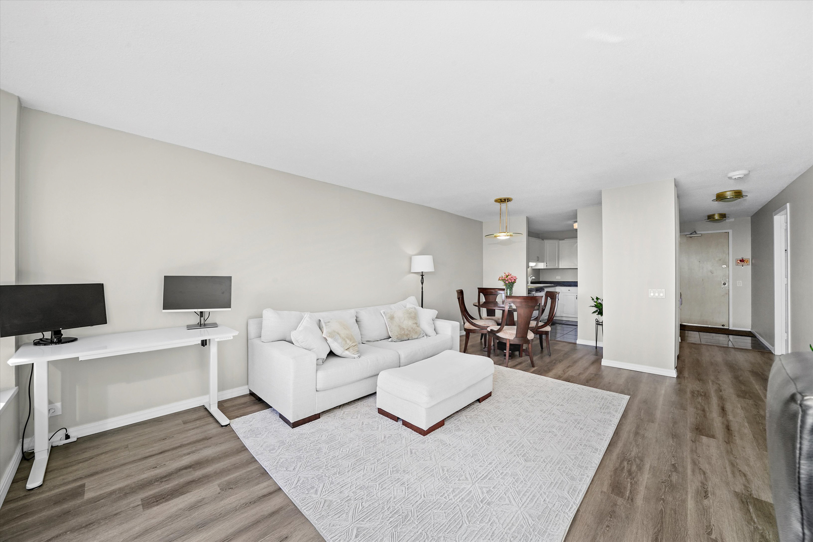 899 S Plymouth Court 1607
