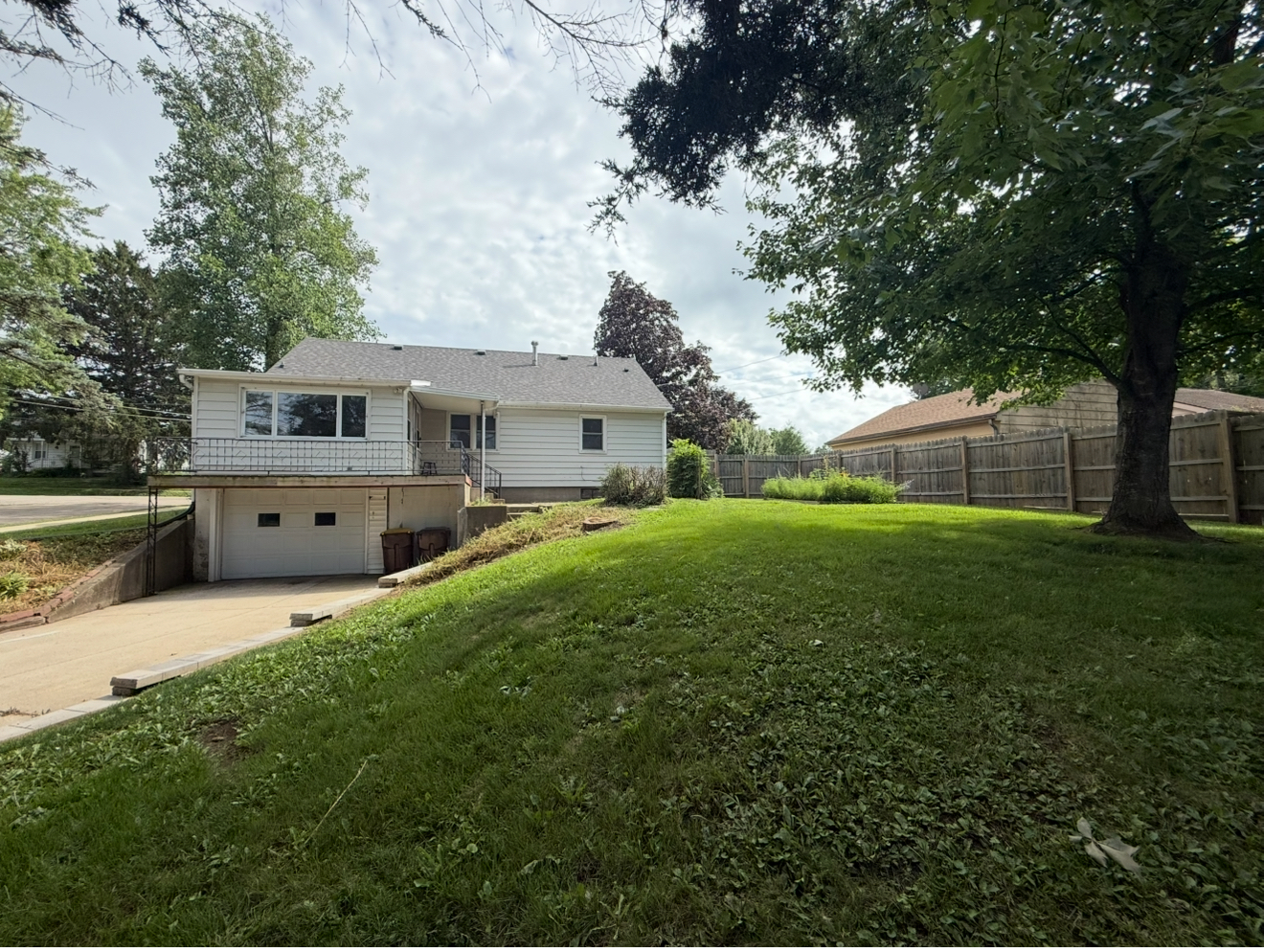 906 W Jefferson Drive