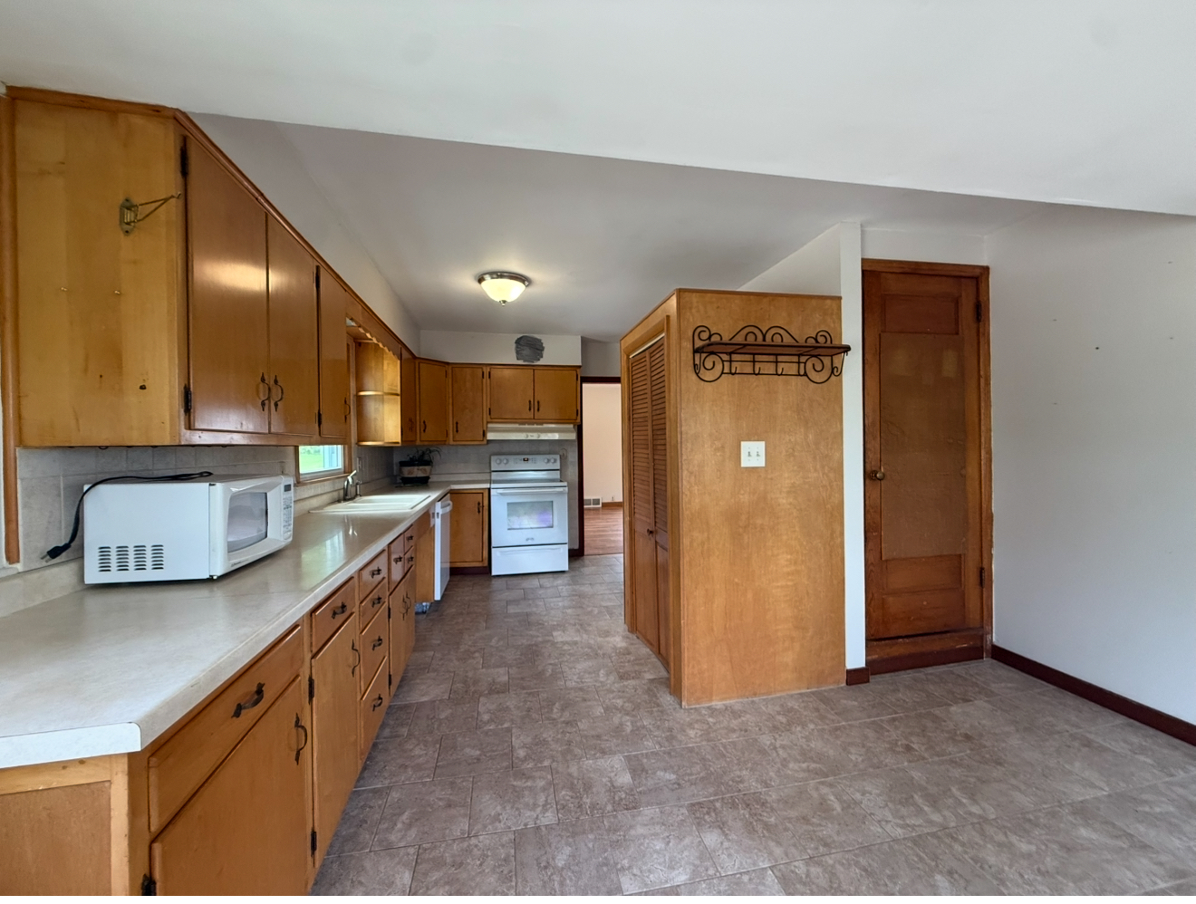 906 W Jefferson Drive