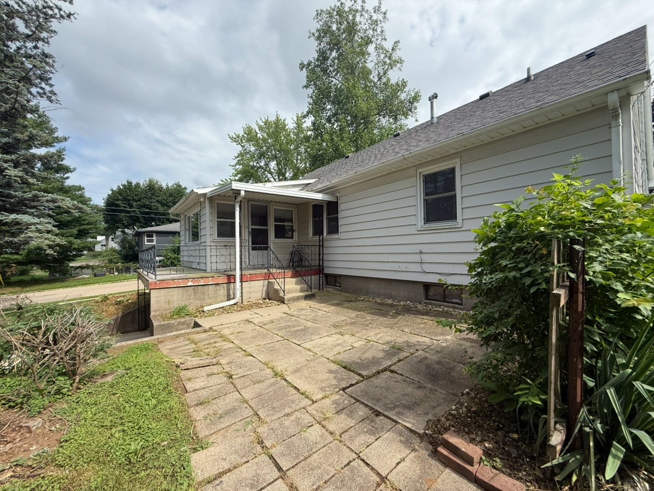906 W Jefferson Drive