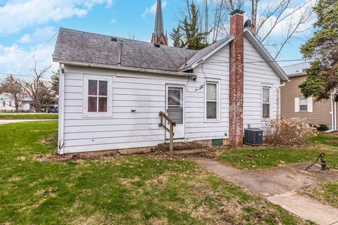 Tiny photo for 214 W Owsley Street, Chenoa, IL 61726 (MLS # 12607122)