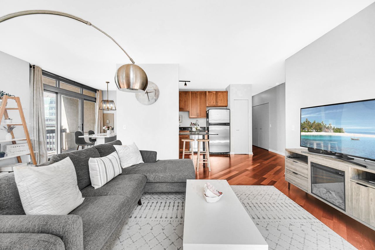 125 S Jefferson Street 2207