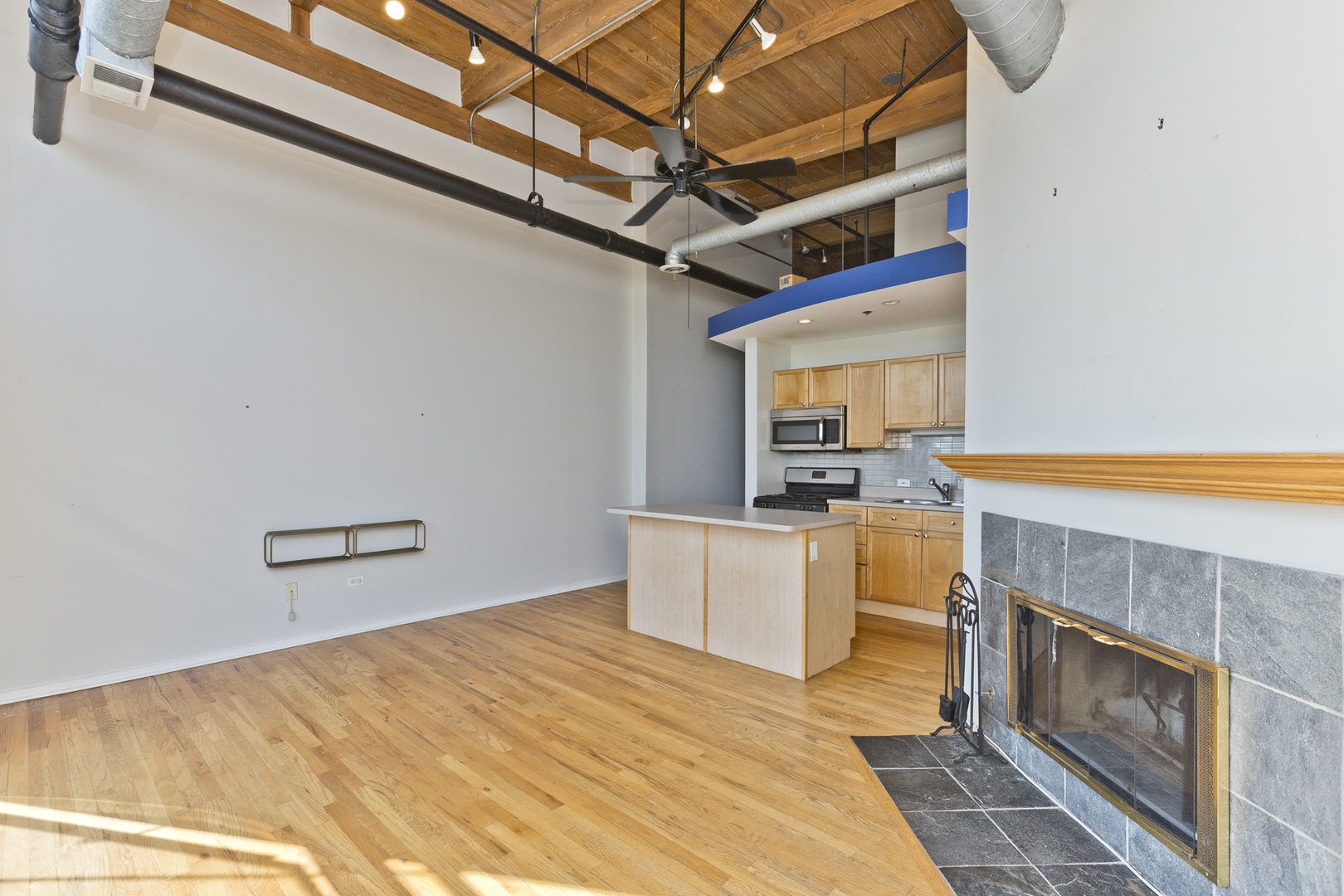 2210 W Wabansia Avenue 403