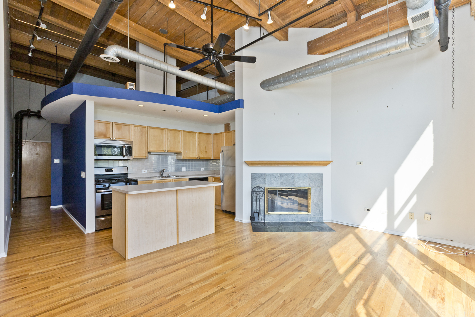 2210 W Wabansia Avenue 403