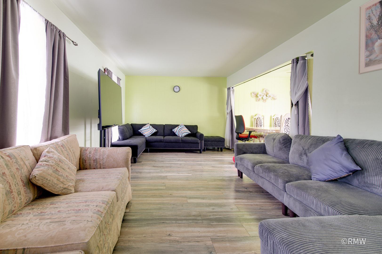 147 W Altgeld Avenue