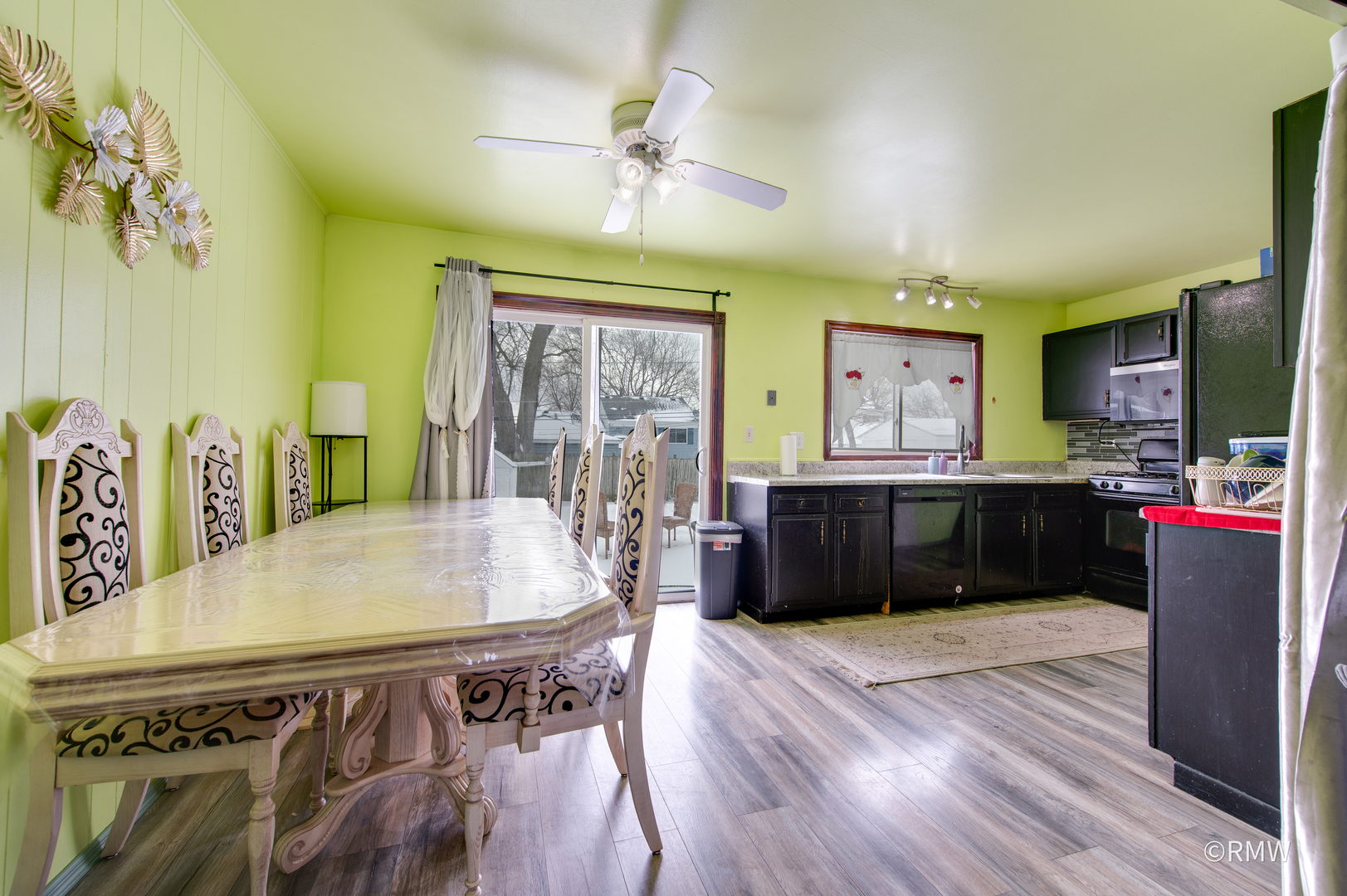 147 W Altgeld Avenue