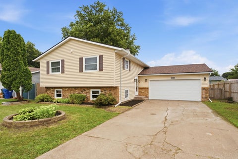 Photo of 6511 Kelling Street, Davenport, IA 52806 (MLS # 12723259)
