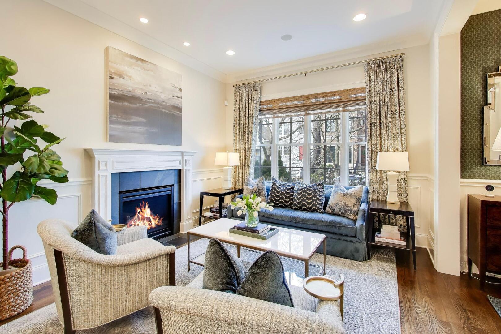 2935 N Seeley Avenue