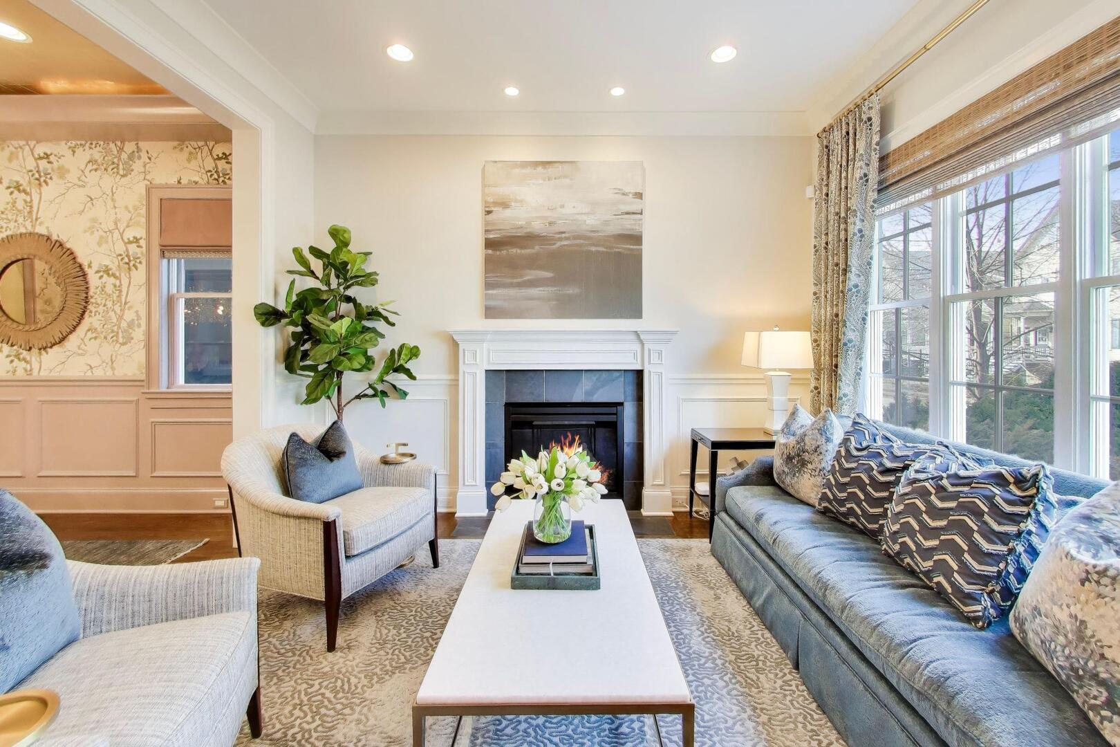 2935 N Seeley Avenue