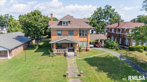 Tiny photo for 216 W POPLAR Street, Harrisburg, IL 62946 (MLS # EB459910)