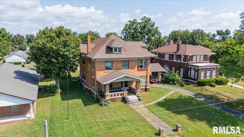 Tiny photo for 216 W POPLAR Street, Harrisburg, IL 62946 (MLS # EB459910)