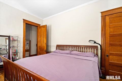 Tiny photo for 216 W POPLAR Street, Harrisburg, IL 62946 (MLS # EB459910)