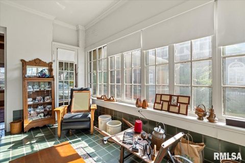 Tiny photo for 216 W POPLAR Street, Harrisburg, IL 62946 (MLS # EB459910)