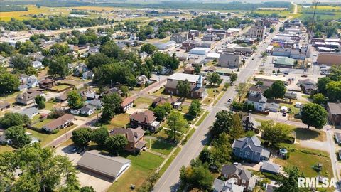 Tiny photo for 216 W POPLAR Street, Harrisburg, IL 62946 (MLS # EB459910)