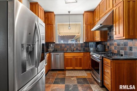 Tiny photo for 216 W POPLAR Street, Harrisburg, IL 62946 (MLS # EB459910)