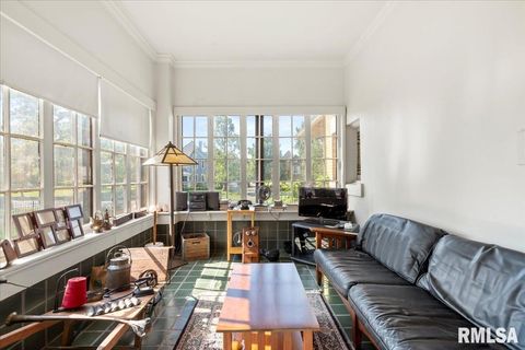 Tiny photo for 216 W POPLAR Street, Harrisburg, IL 62946 (MLS # EB459910)