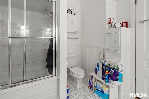 Tiny photo for 216 W POPLAR Street, Harrisburg, IL 62946 (MLS # EB459910)