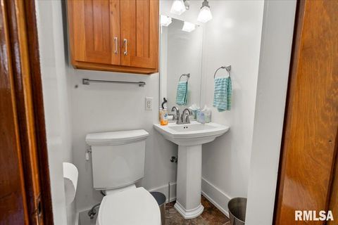 Tiny photo for 216 W POPLAR Street, Harrisburg, IL 62946 (MLS # EB459910)