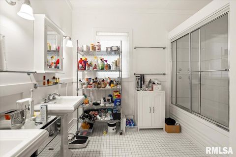 Tiny photo for 216 W POPLAR Street, Harrisburg, IL 62946 (MLS # EB459910)