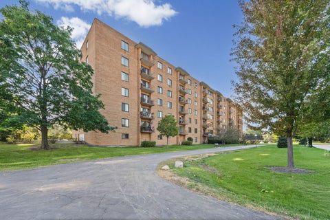 Tiny photo for 1747 W Crystal Lane #207, Mount Prospect, IL 60056 (MLS # 12780166)