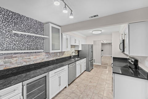 Tiny photo for 1747 W Crystal Lane #207, Mount Prospect, IL 60056 (MLS # 12780166)