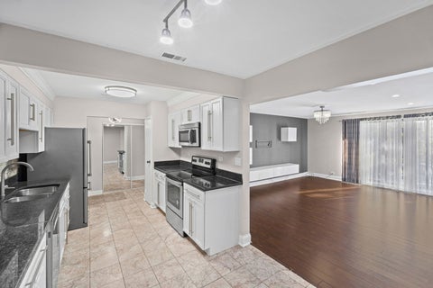 Tiny photo for 1747 W Crystal Lane #207, Mount Prospect, IL 60056 (MLS # 12780166)