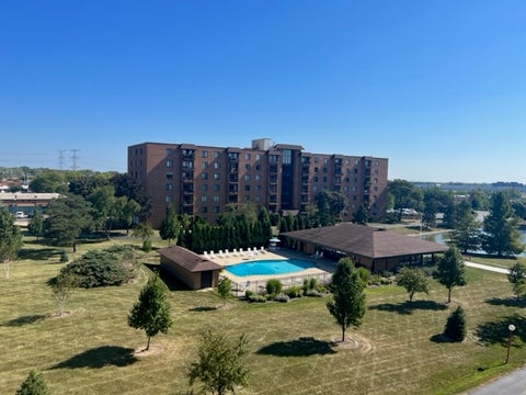 Tiny photo for 1747 W Crystal Lane #207, Mount Prospect, IL 60056 (MLS # 12780166)