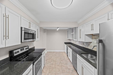 Tiny photo for 1747 W Crystal Lane #207, Mount Prospect, IL 60056 (MLS # 12780166)
