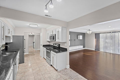 Tiny photo for 1747 W Crystal Lane #207, Mount Prospect, IL 60056 (MLS # 12780166)