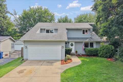 Photo of 33202 N Woodland Terrace, Grayslake, IL 60030 (MLS # 12779835)