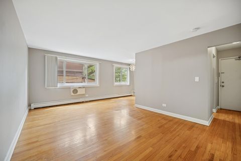 Tiny photo for 820 Seward Street #2D, Evanston, IL 60201 (MLS # 12465929)