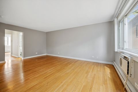 Tiny photo for 820 Seward Street #2D, Evanston, IL 60201 (MLS # 12465929)