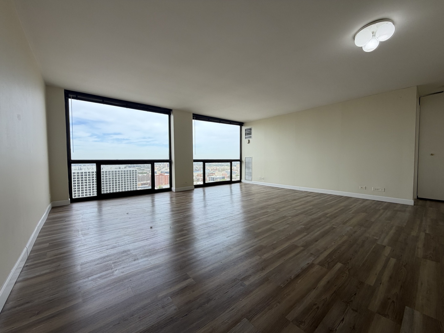 4343 N Clarendon Avenue 2505