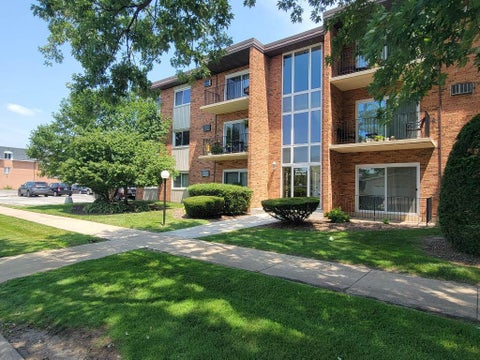 Tiny photo for 9721 S Keeler Avenue #204, Oak Lawn, IL 60453 (MLS # 12704393)