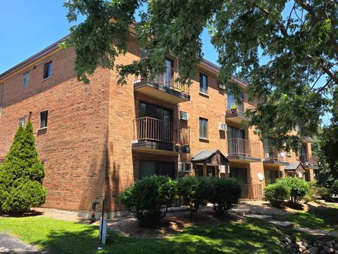 Photo of 724 Warren Avenue #101, Downers Grove, IL 60515 (MLS # 12699519)