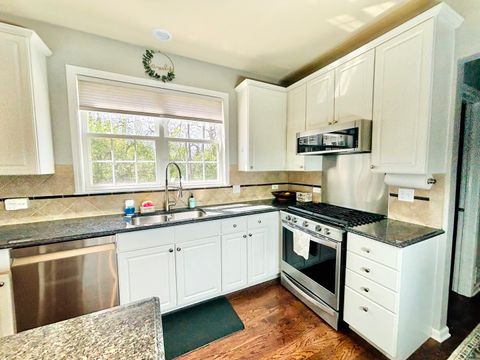 Tiny photo for 802 Autumn Hill, West Dundee, IL 60118 (MLS # 12633884)