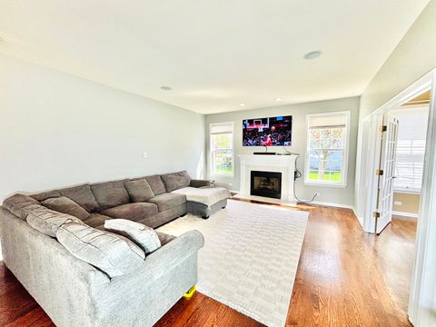 Tiny photo for 802 Autumn Hill, West Dundee, IL 60118 (MLS # 12633884)