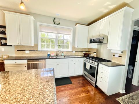 Tiny photo for 802 Autumn Hill, West Dundee, IL 60118 (MLS # 12633884)